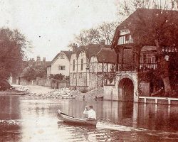 1925 Wharf Road Shillingford