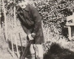Brian Chainey at back of Ford Cottage 1935