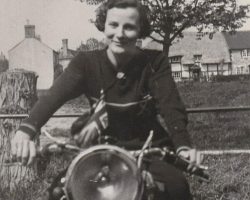 Eunice Holliday outside Six Bells 1960